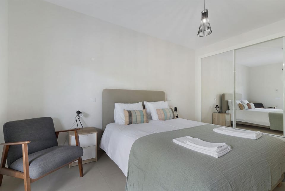 Alvor Poolside Bliss Apartment in Alvor
