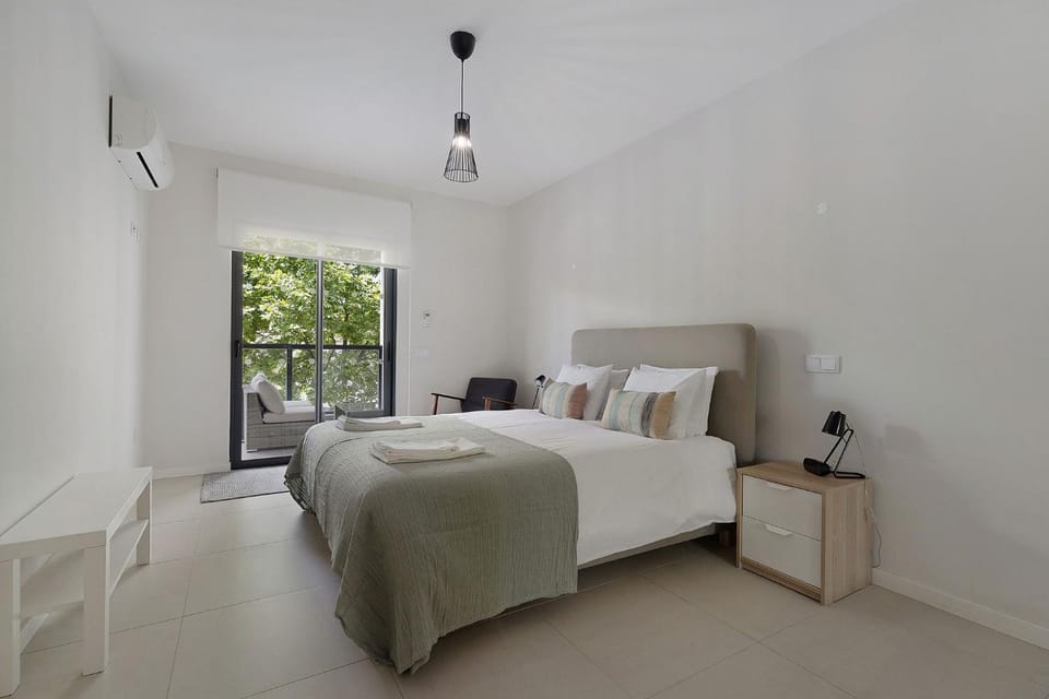 Alvor Poolside Bliss Apartment in Alvor