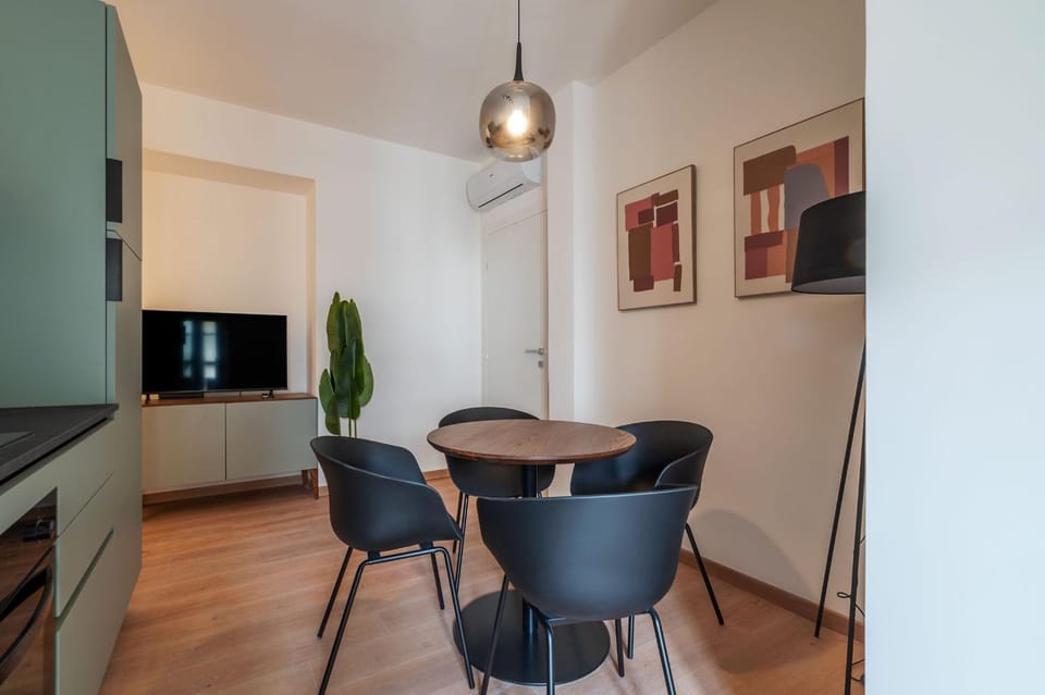 TV and multimedia, Kitchen or kitchenette, Seating area, Dining area, air conditioner