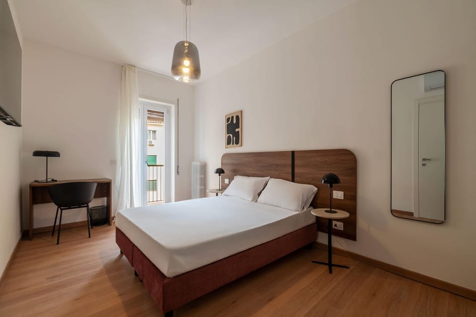 Bed, Seating area, Bedroom