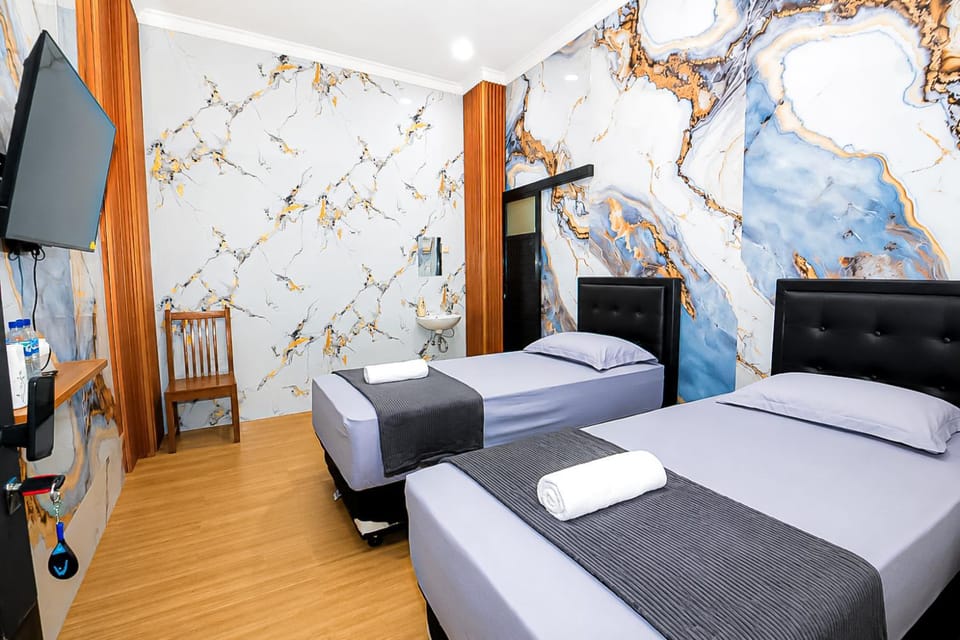 Bed, TV and multimedia, Photo of the whole room, Bedroom, towels