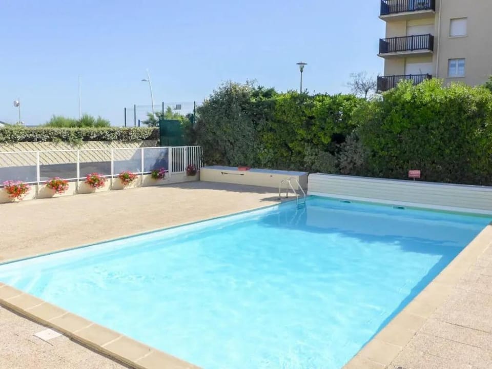 Studio comfy, accès direct plage, piscine, tennis Apartment in Cabourg