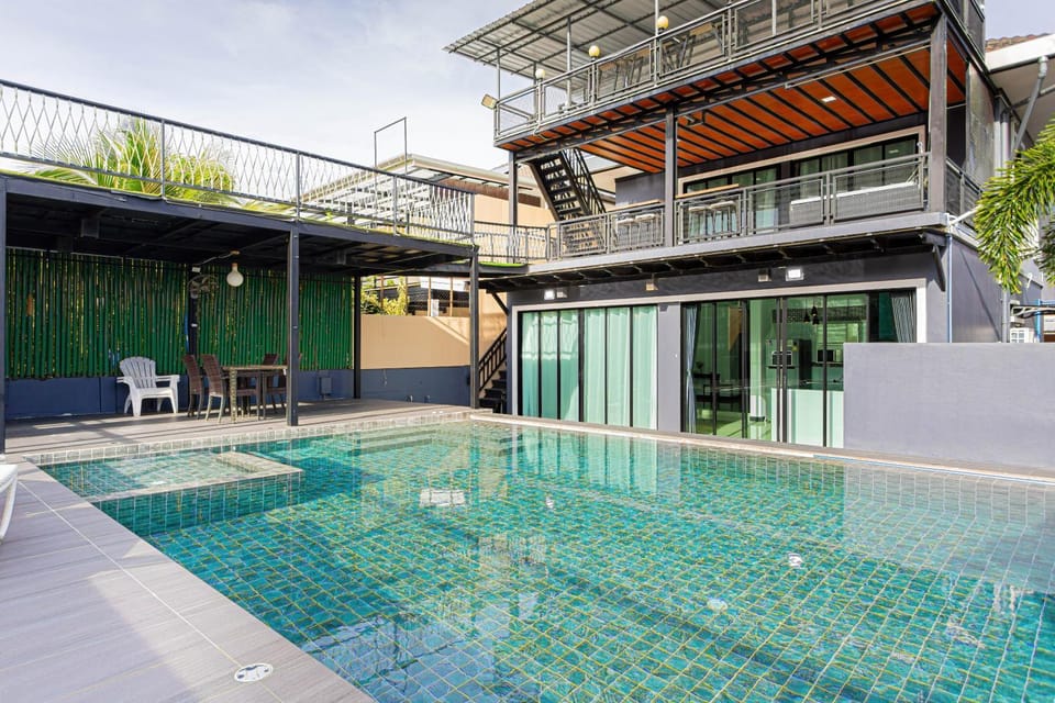 The V Twin 8 BR villa Villa in Kathu
