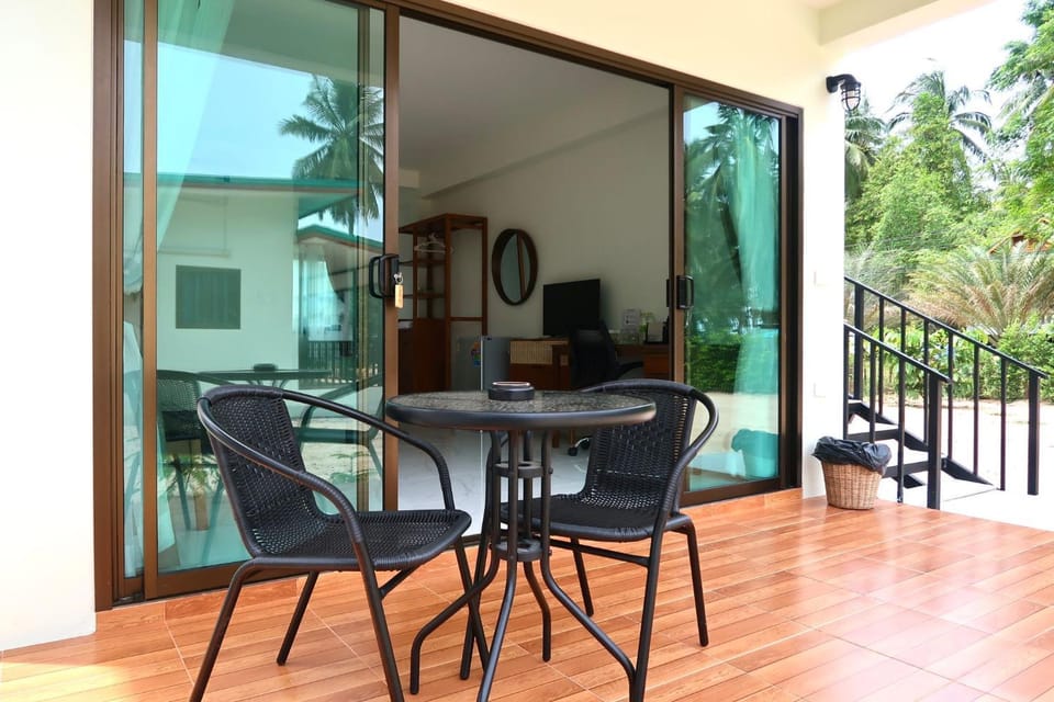 First light beach hin kong Bed and Breakfast in Ko Pha-ngan Sub-district