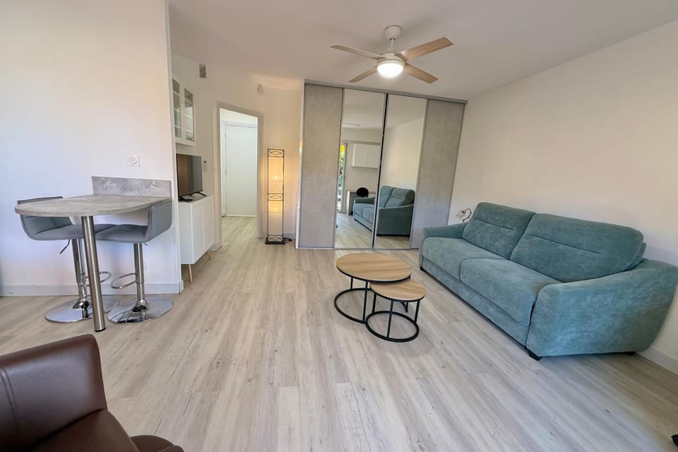 Antibes Chemin du Puy - Studio for 2 people - Parking - Wifi -Swimming pool Apartment in Antibes