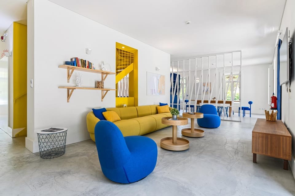 Communal lounge/ TV room, TV and multimedia, Living room, Seating area, internet