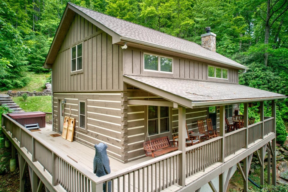Kaylee's Kabin 2BR log cabin located in Valle Crucis Cabin in Brushy Fork