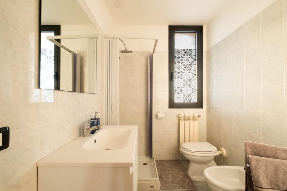 Bathroom, Living room