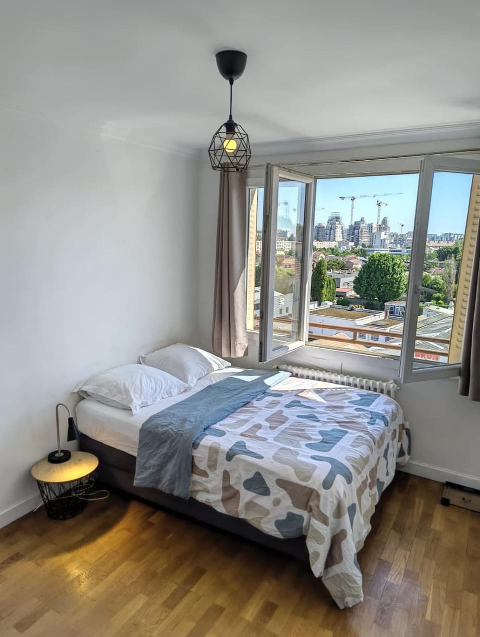 Nice, spacious room with a magnificent view Vacation rental in Villeurbanne