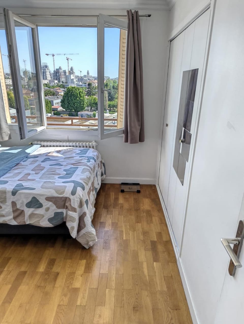 Nice, spacious room with a magnificent view Vacation rental in Villeurbanne