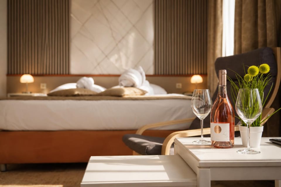 Bed, Alcoholic drinks