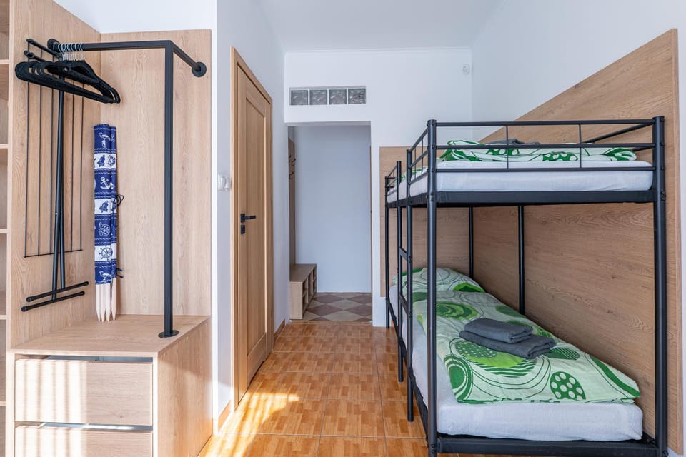 Bedroom, bunk bed