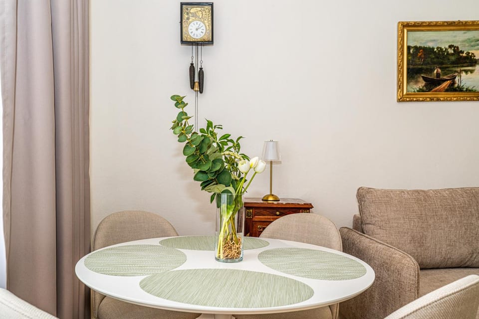 Communal lounge/ TV room, Living room, Dining area