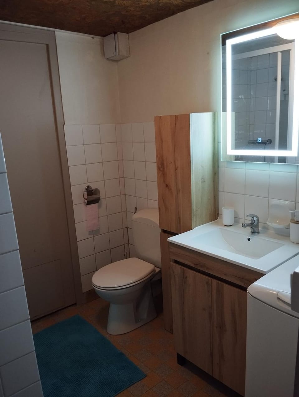 T2, bien situé, un peu vétuste Apartment in Besançon