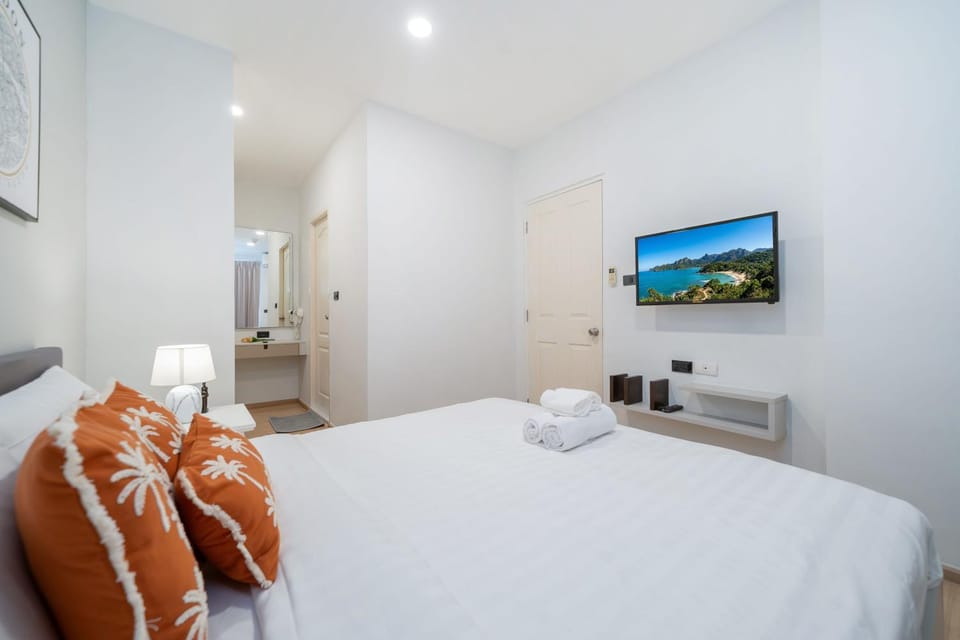 Bed, Kitchen or kitchenette, Photo of the whole room, Bedroom