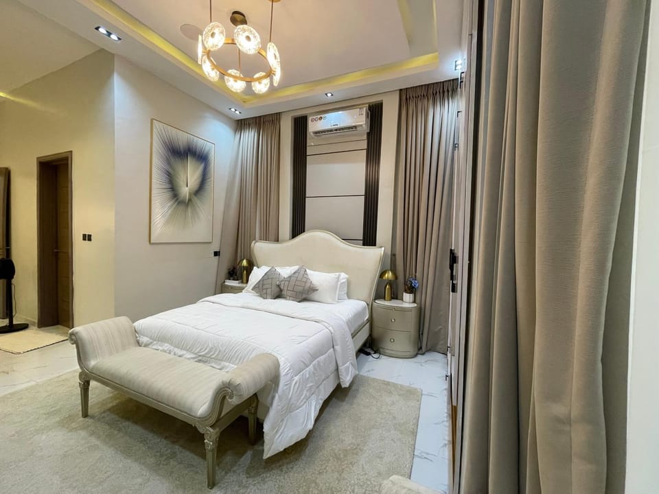 Luxury 5 BR Villa with Pool,Cinema Lekki Villa in Lagos, Nigeria