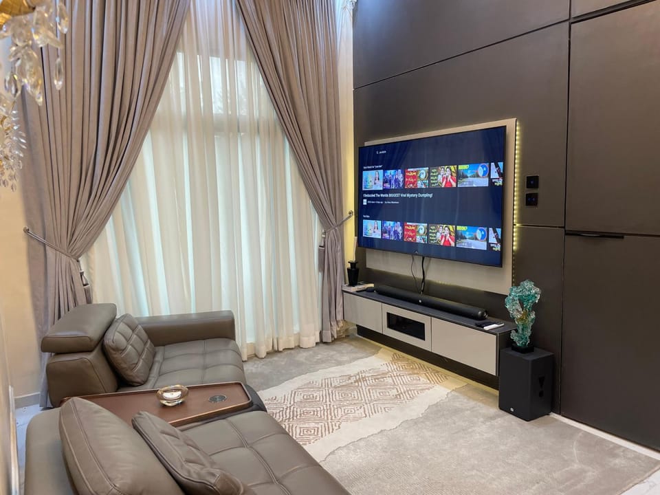 Luxury 5 BR Villa with Pool,Cinema Lekki Villa in Lagos, Nigeria