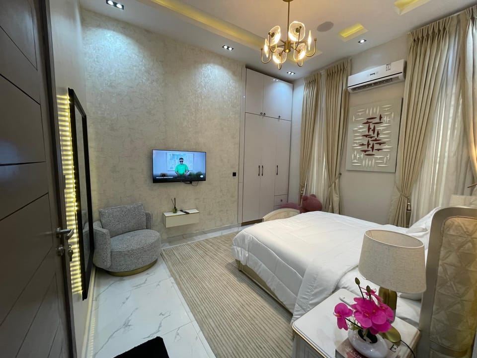 Luxury 5 BR Villa with Pool,Cinema Lekki Villa in Lagos, Nigeria