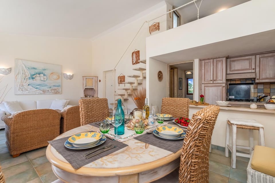 Living room, Dining area