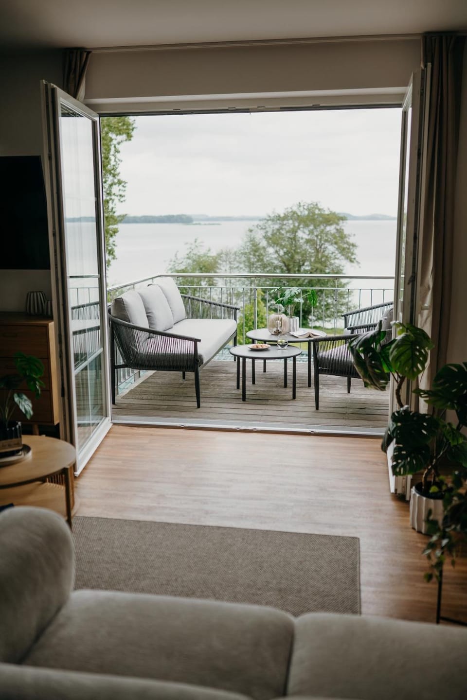 Balcony/Terrace, Dining area, Lake view