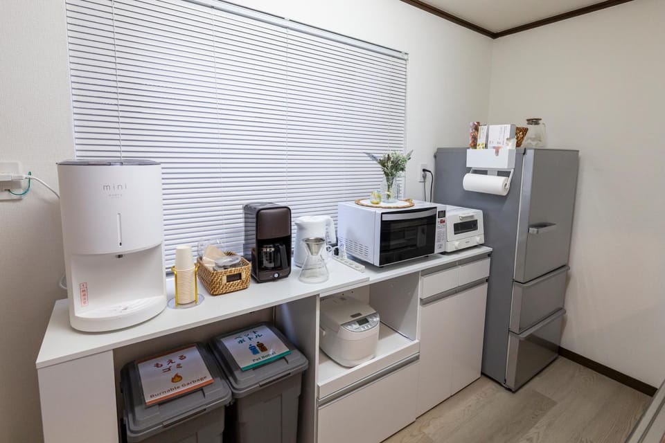 Coffee/tea facilities, microwave, toaster, kitchen