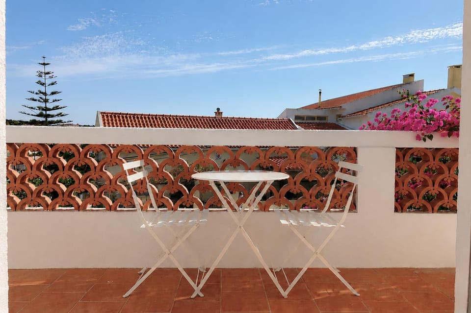 Casa Branca - Caparica Hostel in Setubal District