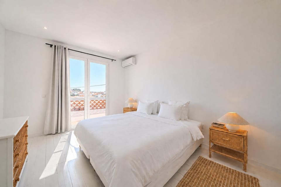 Casa Branca - Caparica Hostel in Setubal District