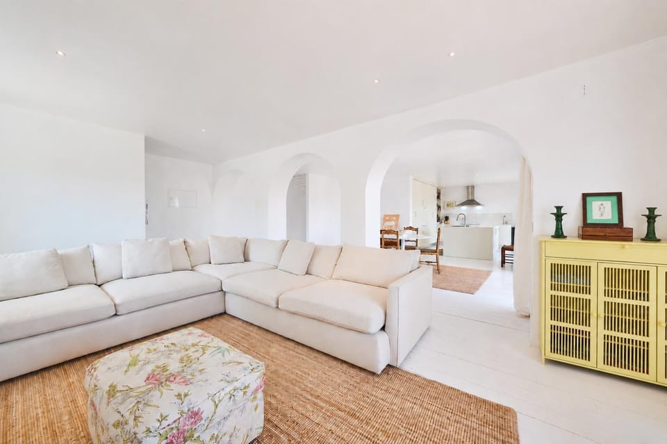 Casa Branca - Caparica Hostel in Setubal District