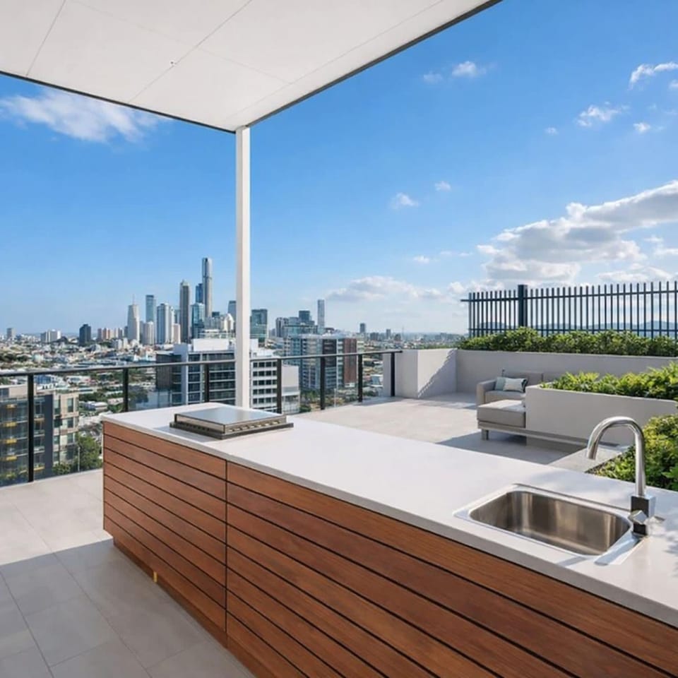 2BR Night Life -Pool -2Car parking-Rooftop-Intercom Apartment in Brisbane