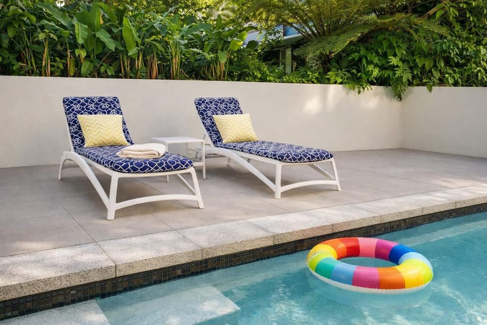 Swimming pool, sunbed
