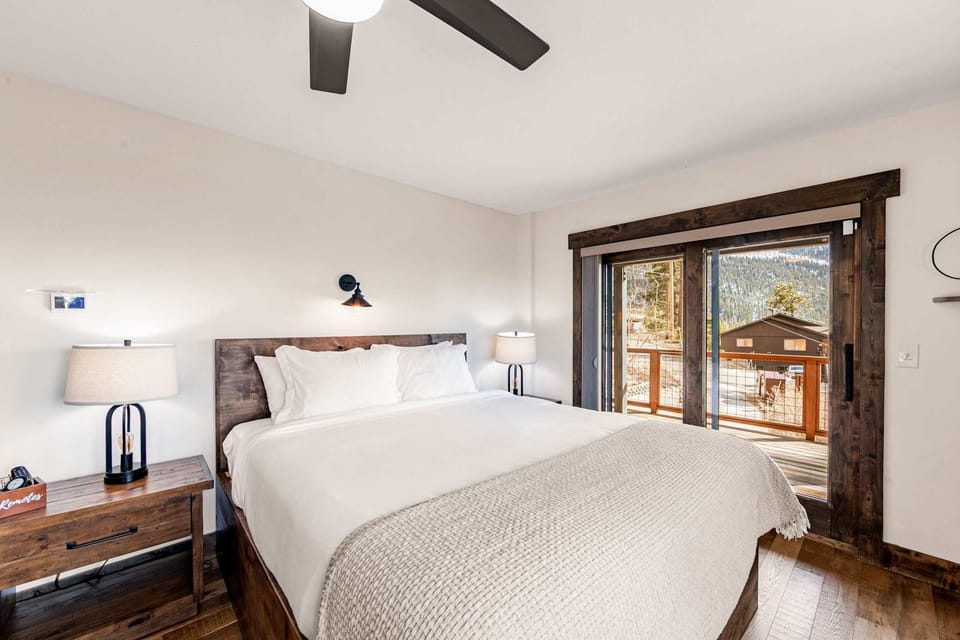 Tahoe Nirvana Mountain and Lake View House in Round Hill Village