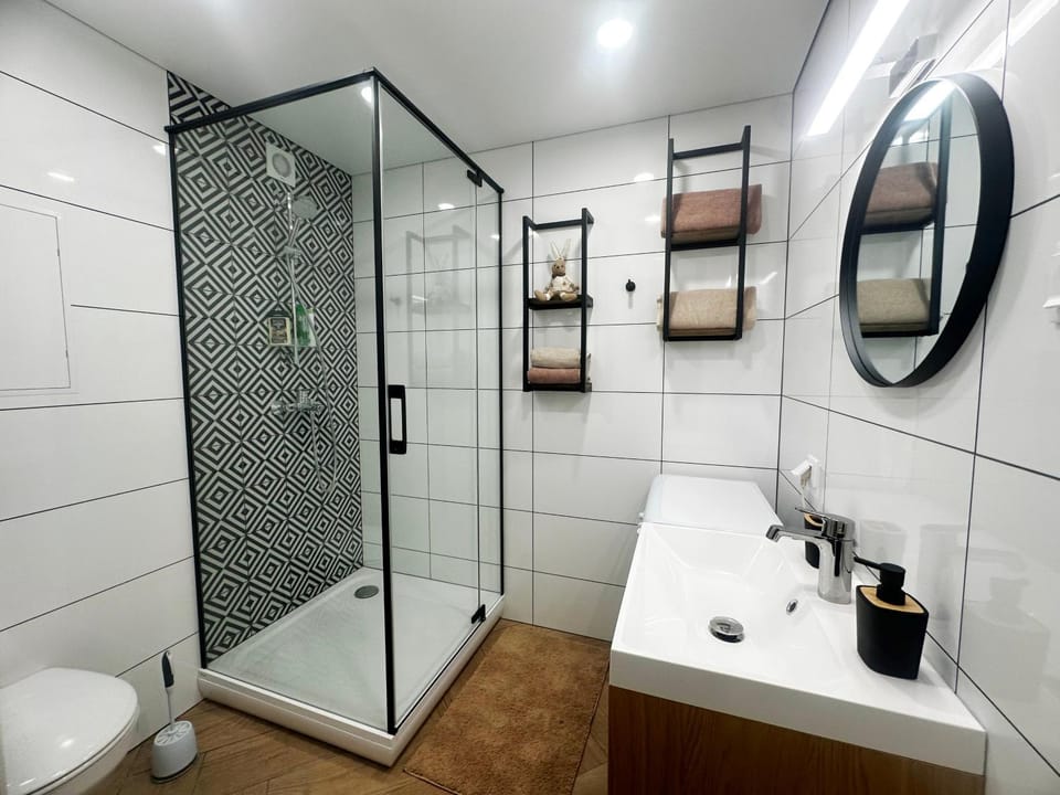 Shower, Toilet, Bathroom