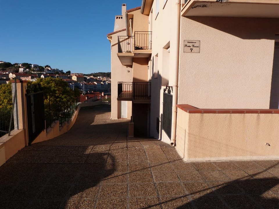 Property building, Street view