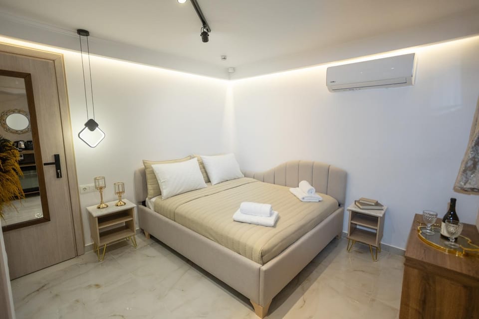 Photo of the whole room, Bedroom