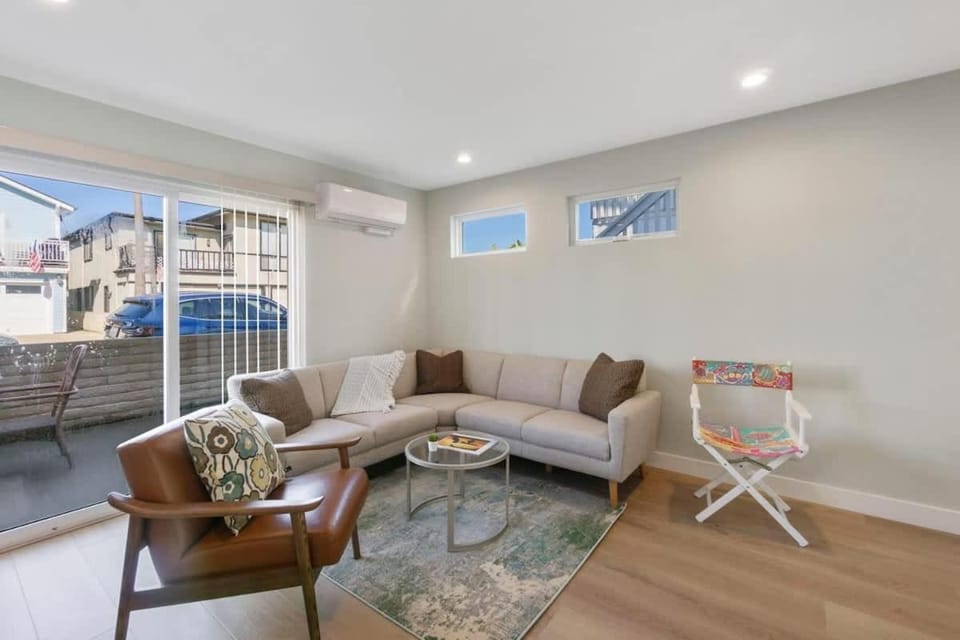 120 - 31st St A & B - Bright & Renovated 5 Bdr Duplex home House in Balboa Peninsula