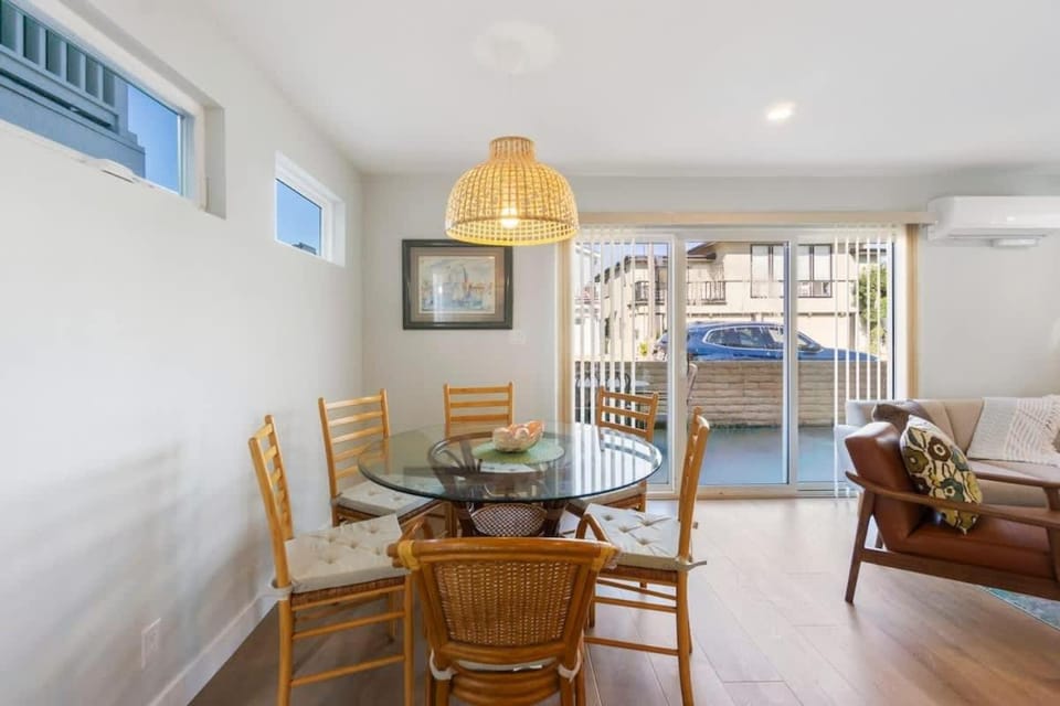 120 - 31st St A & B - Bright & Renovated 5 Bdr Duplex home House in Balboa Peninsula