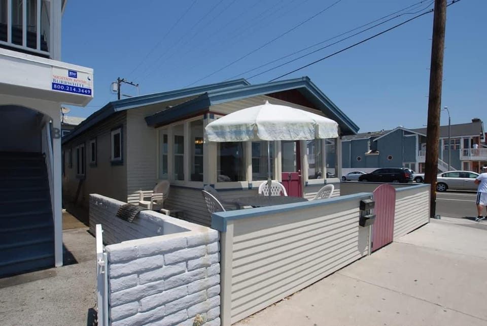 127 - 30th - Original Beach Cottage Steps To The Sand home House in Balboa Peninsula