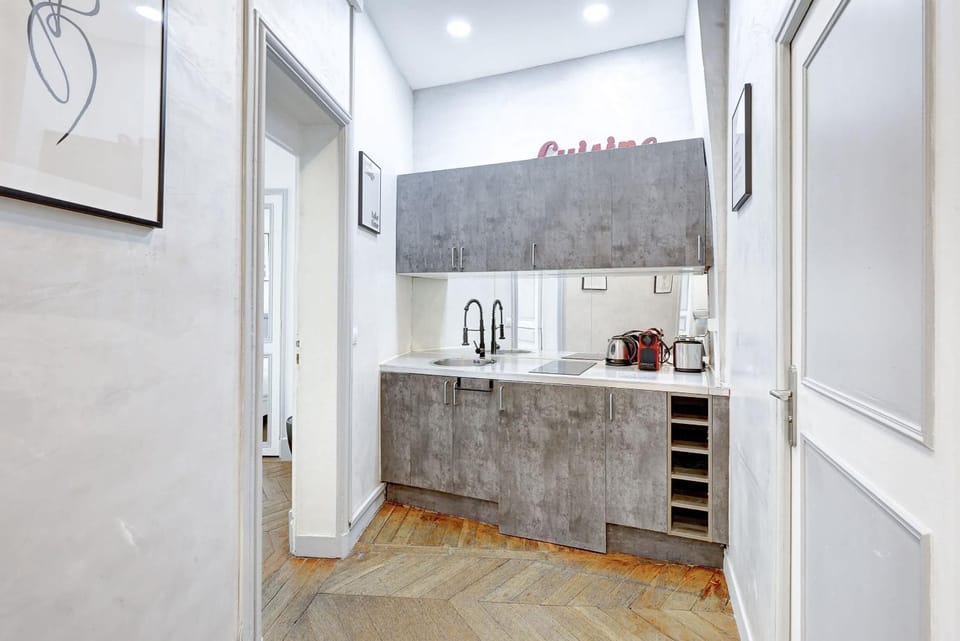 Luxueux appartement Parisien Avenue des Champs-Elysees Apartment in Paris