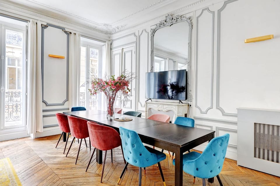Luxueux appartement Parisien Avenue des Champs-Elysees Apartment in Paris