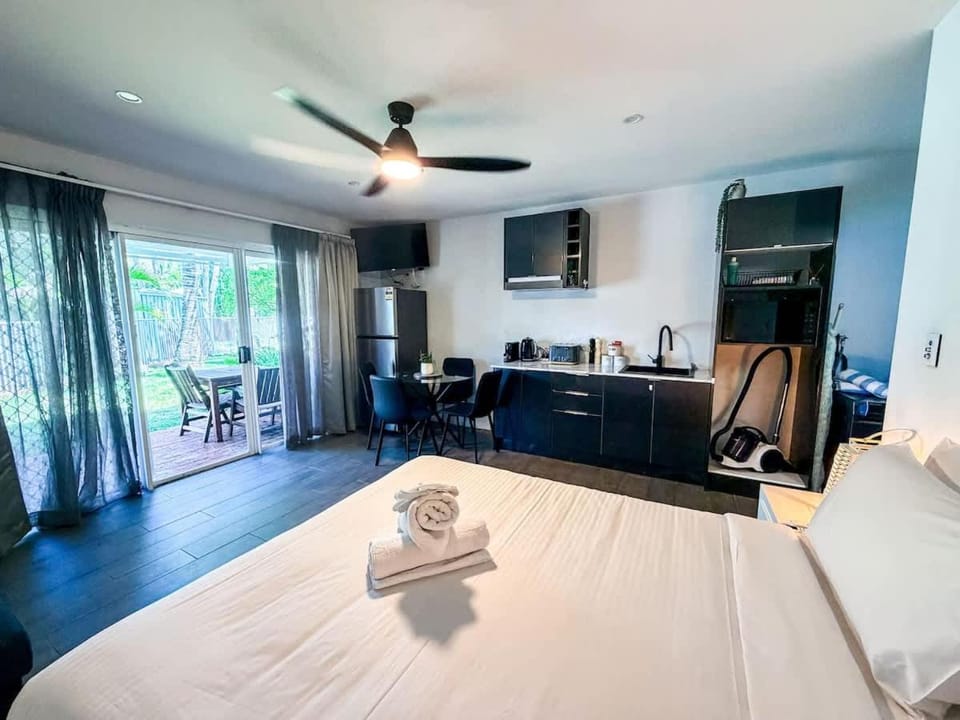 WhitsunStays - The Black Pearl Apartment in Mackay