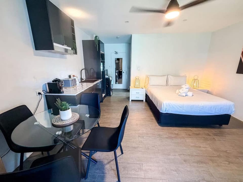 WhitsunStays - The Black Pearl Apartment in Mackay