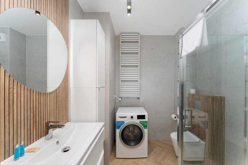 Shower, Bathroom, towels, washing machine