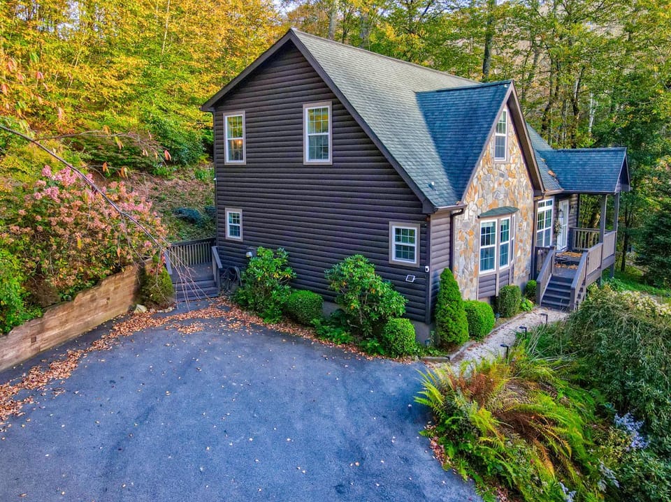 Ski and Stay Chalet House in Sugar Mountain