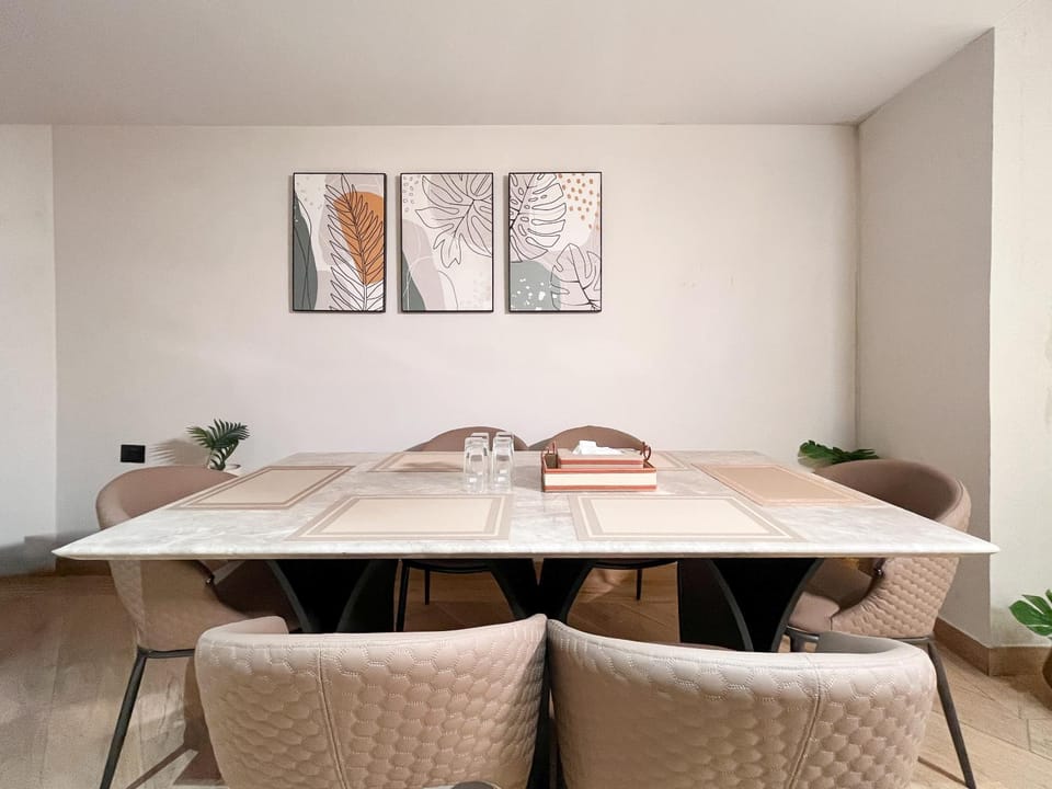 Seating area, Dining area