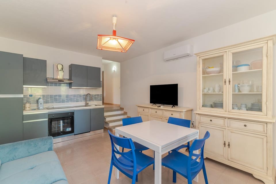 Property building, Kitchen or kitchenette, Living room