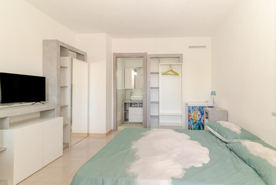 Property building, Living room, Bedroom
