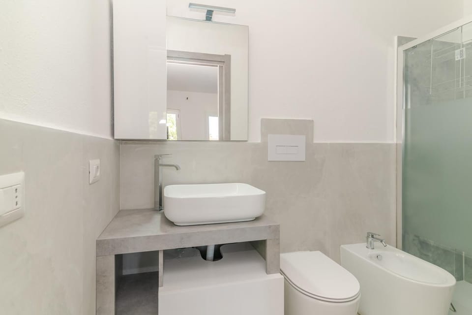 Bathroom, Living room