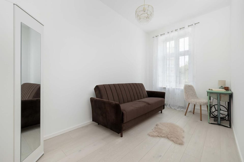 Seating area, Bedroom
