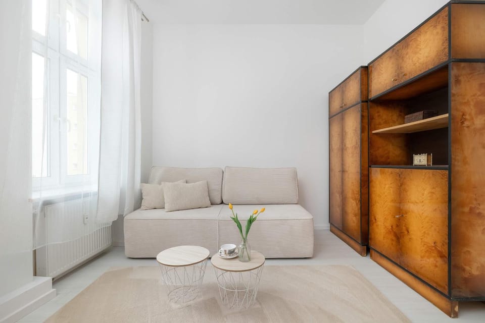 Seating area, Bedroom, wardrobe
