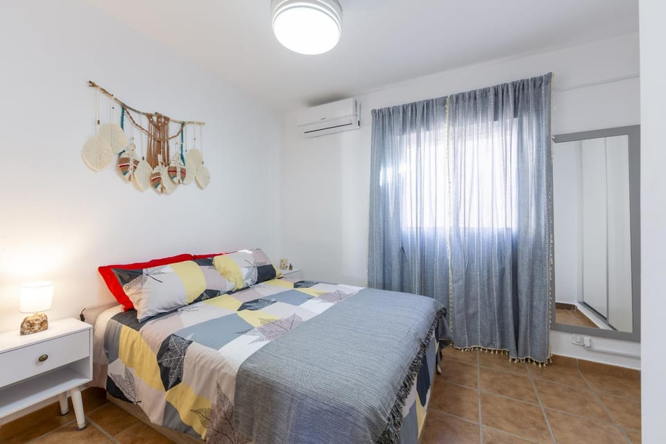 Bed, Photo of the whole room, Bedroom, air conditioner